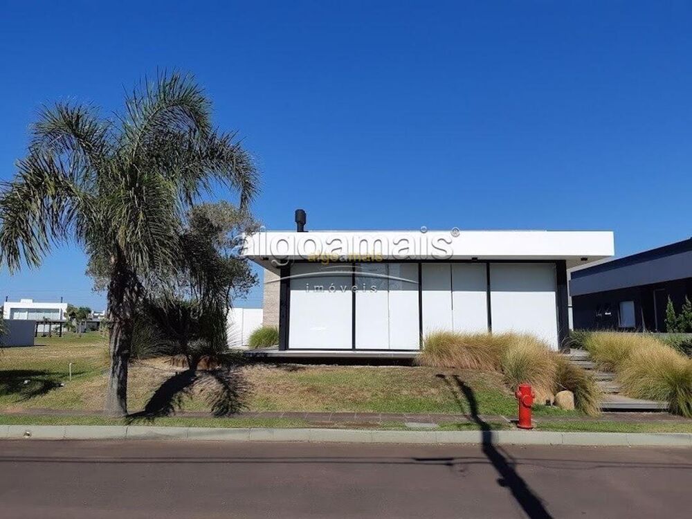 Casa de Condomínio à venda com 4 quartos, 240m² - Foto 2