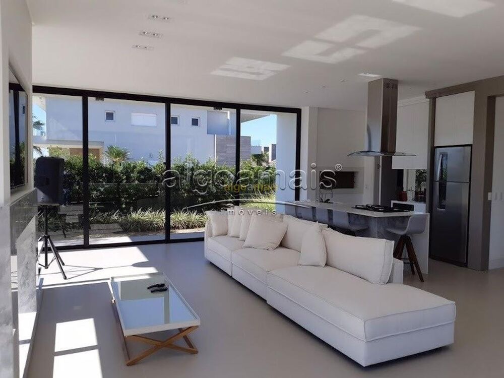 Casa de Condomínio à venda com 4 quartos, 240m² - Foto 3