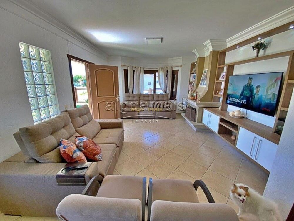 Casa, 3 quartos, 215 m² - Foto 1