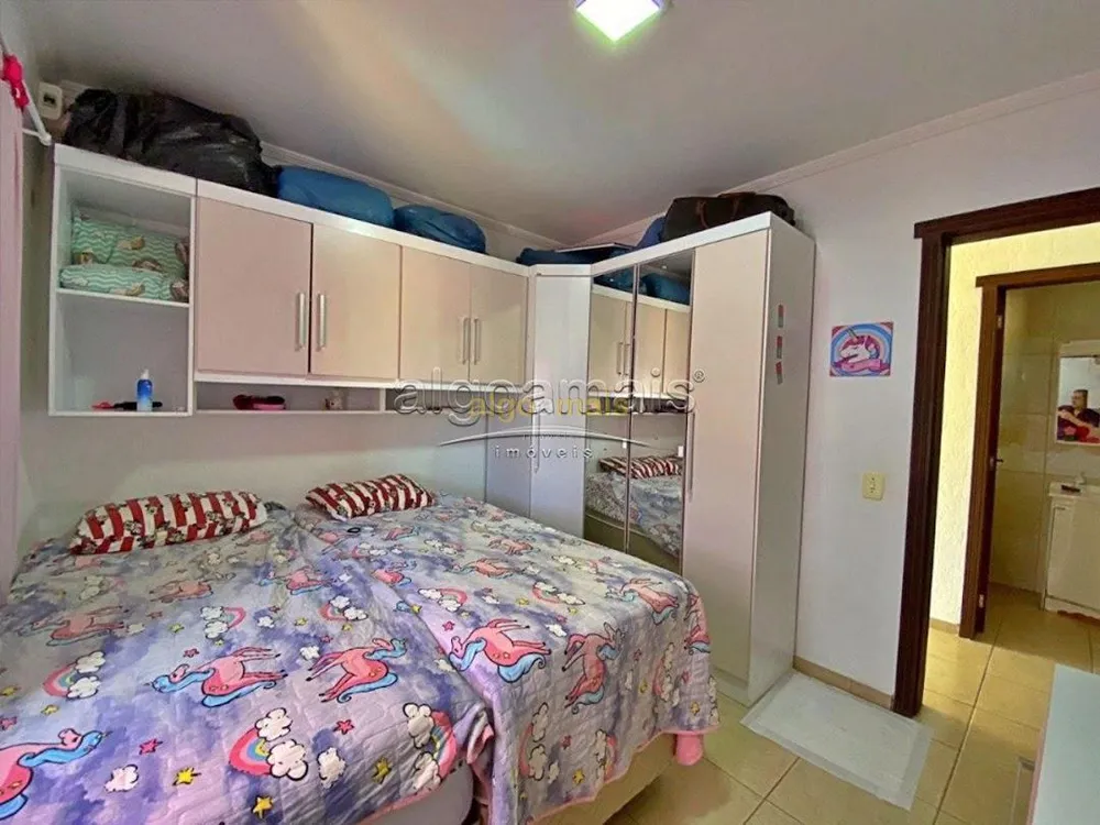 Casa, 3 quartos, 215 m² - Foto 1