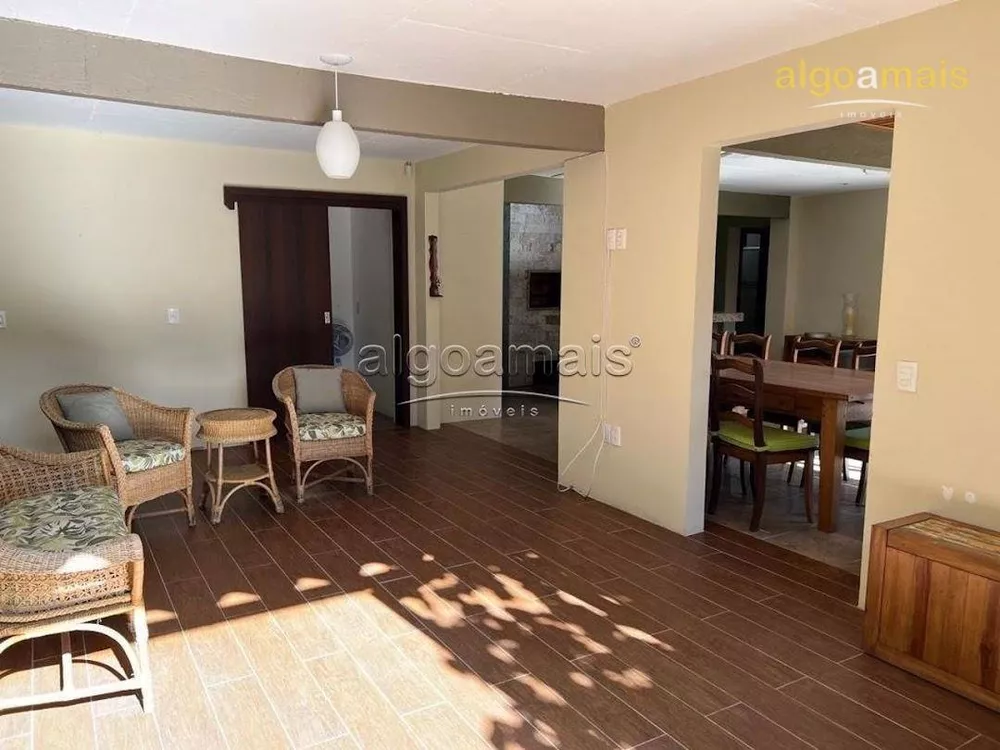 Casa à venda com 3 quartos, 190m² - Foto 1