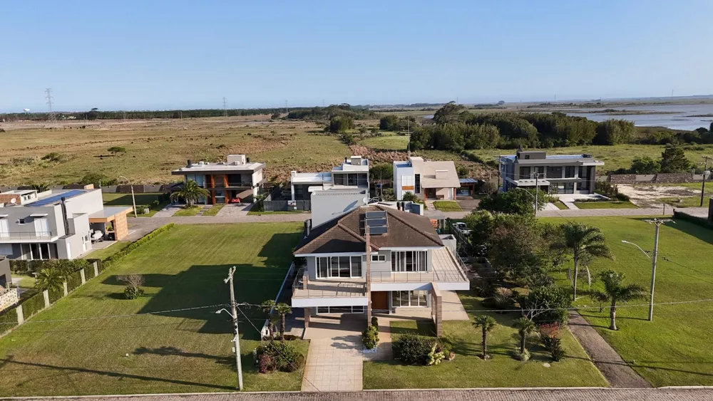 Casa de Condomínio à venda com 4 quartos, 350m² - Foto 2