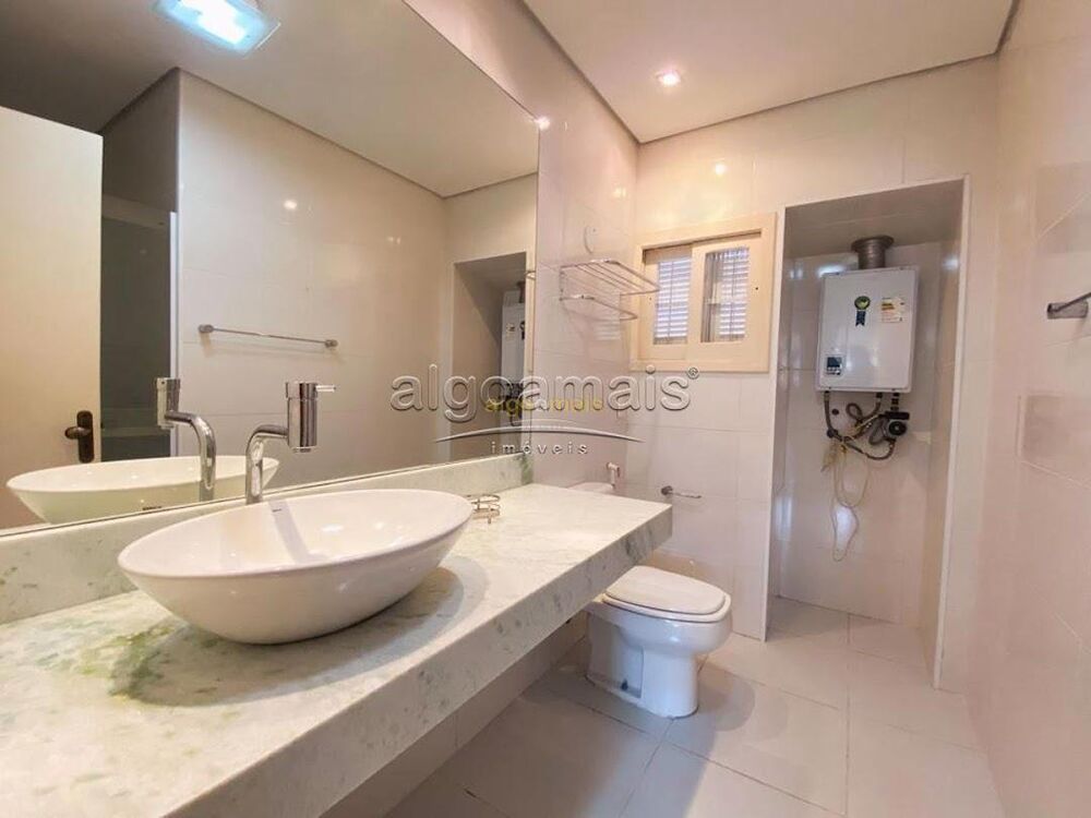 Casa, 3 quartos, 217 m² - Foto 1