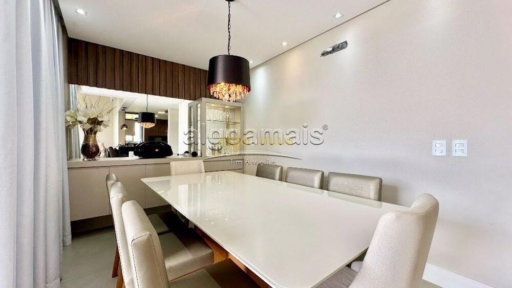 Casa de Condomínio à venda com 4 quartos, 200m² - Foto 2