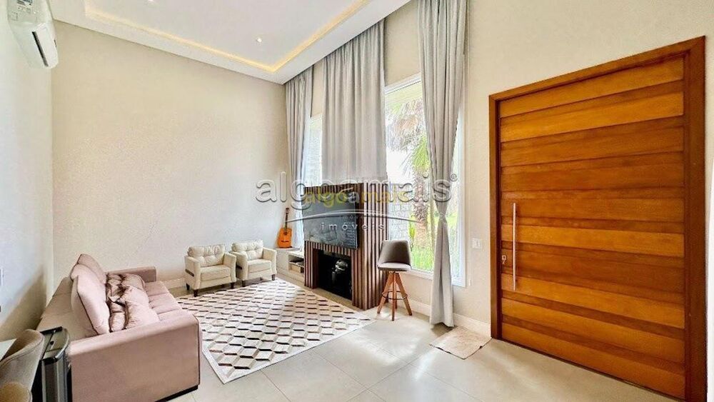 Casa de Condomínio à venda com 4 quartos, 200m² - Foto 1