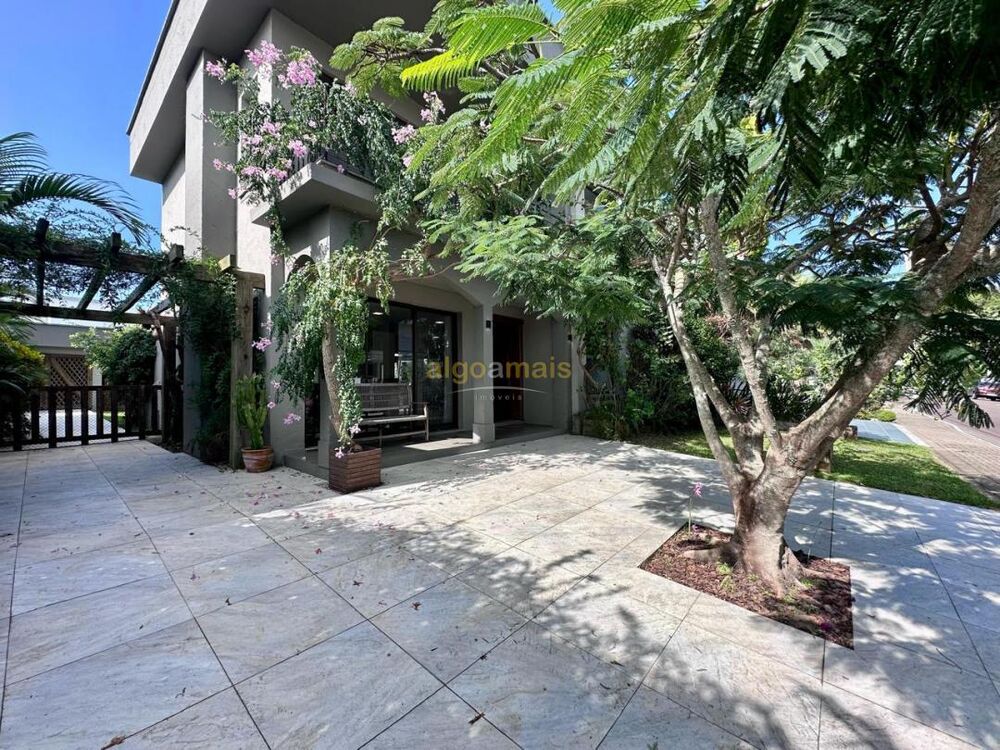 Casa de Condomínio à venda com 4 quartos, 280m² - Foto 2