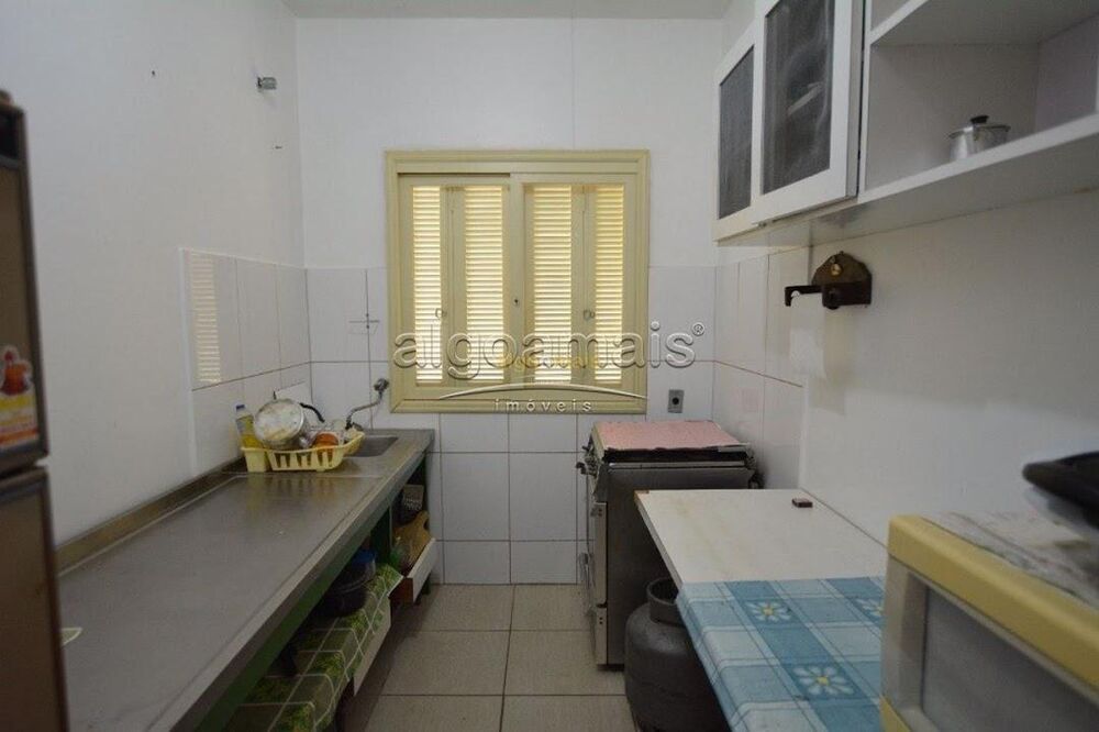 Casa de Condomínio à venda com 4 quartos, 220m² - Foto 1