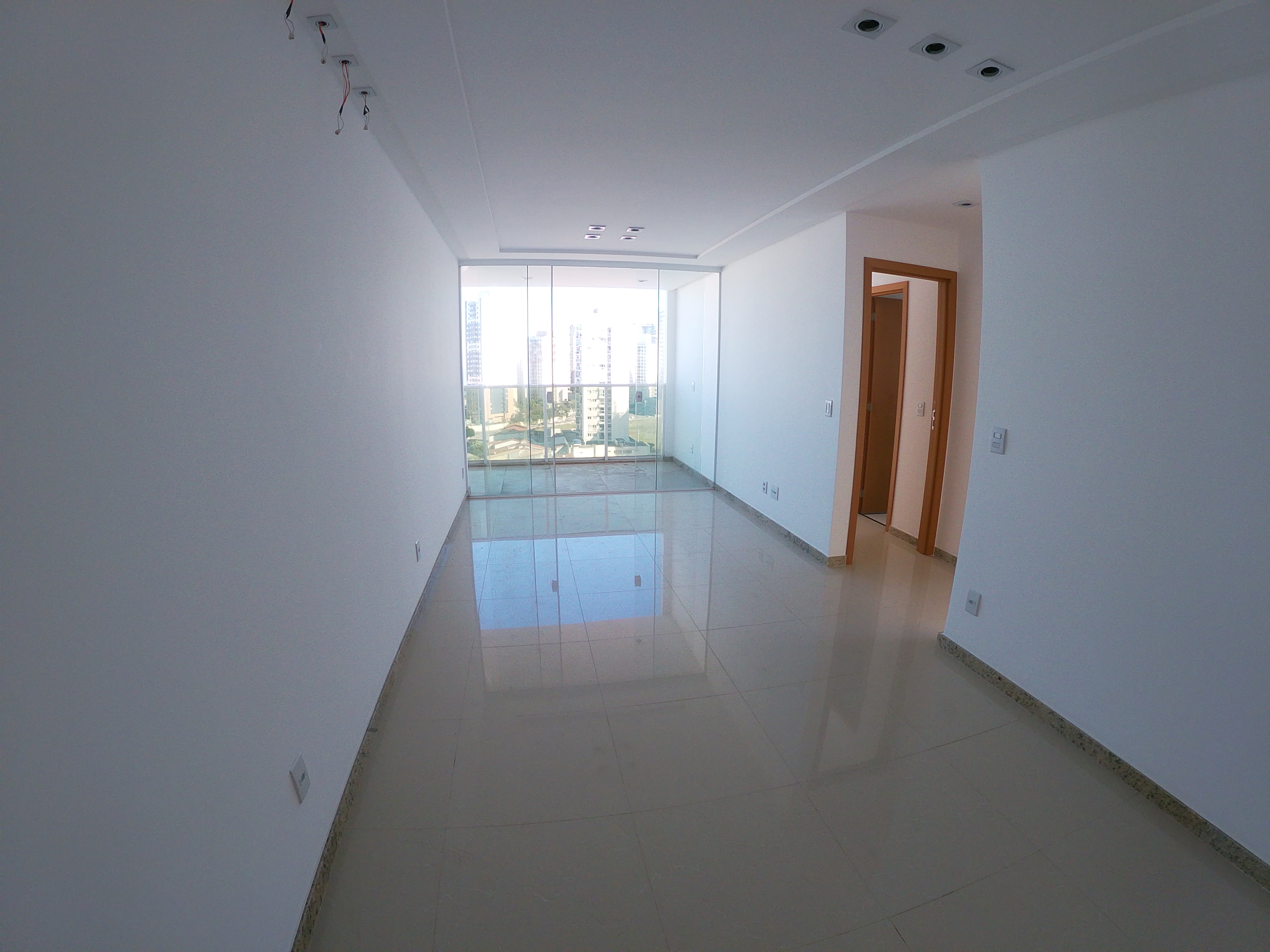 Apartamento à venda com 2 quartos, 64m² - Foto 2