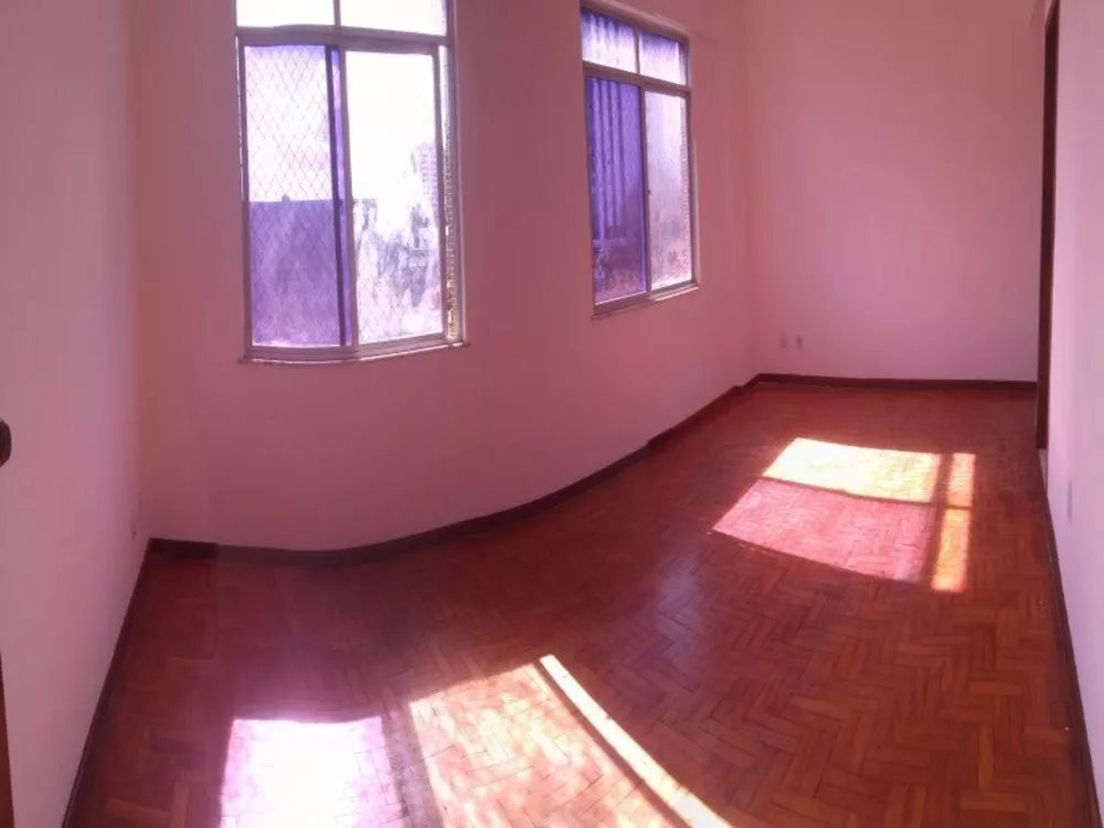 Apartamento à venda com 2 quartos, 75m² - Foto 2