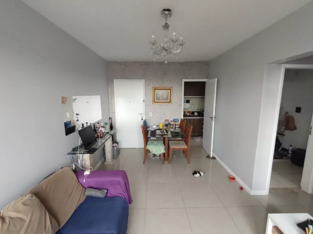 Apartamento à venda com 2 quartos, 70m² - Foto 2