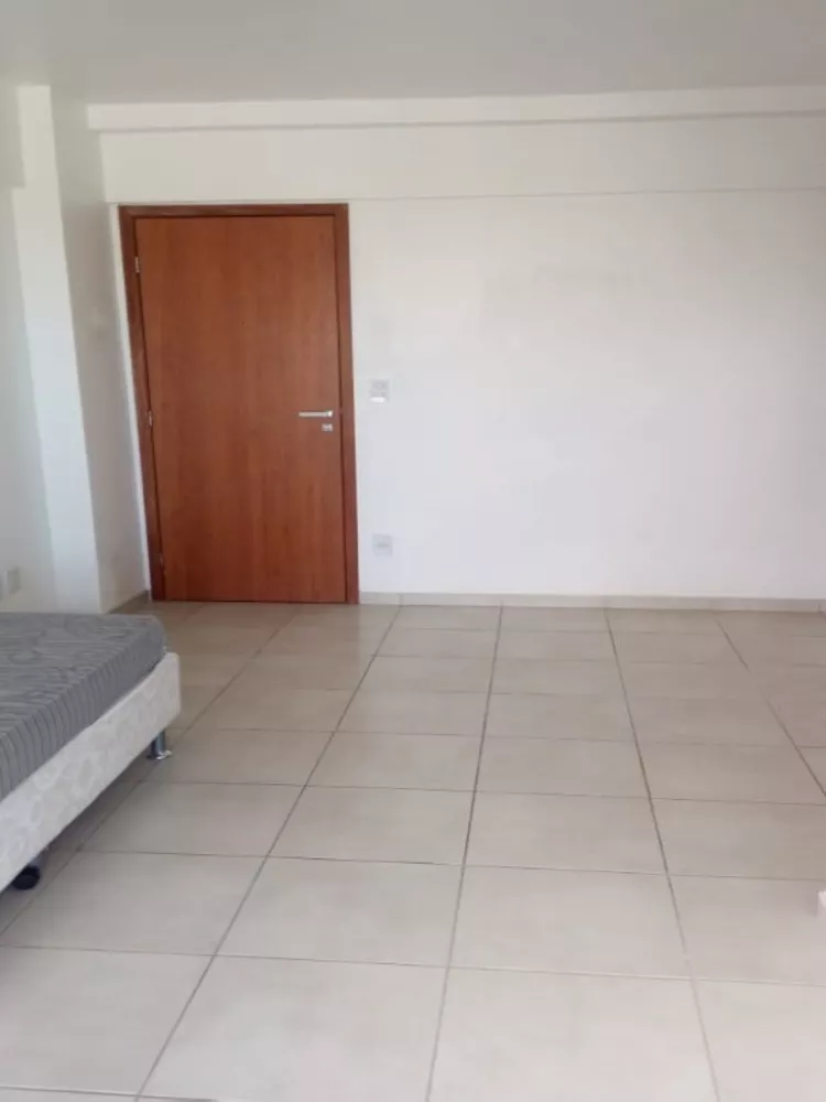 Apartamento à venda com 2 quartos, 70m² - Foto 2