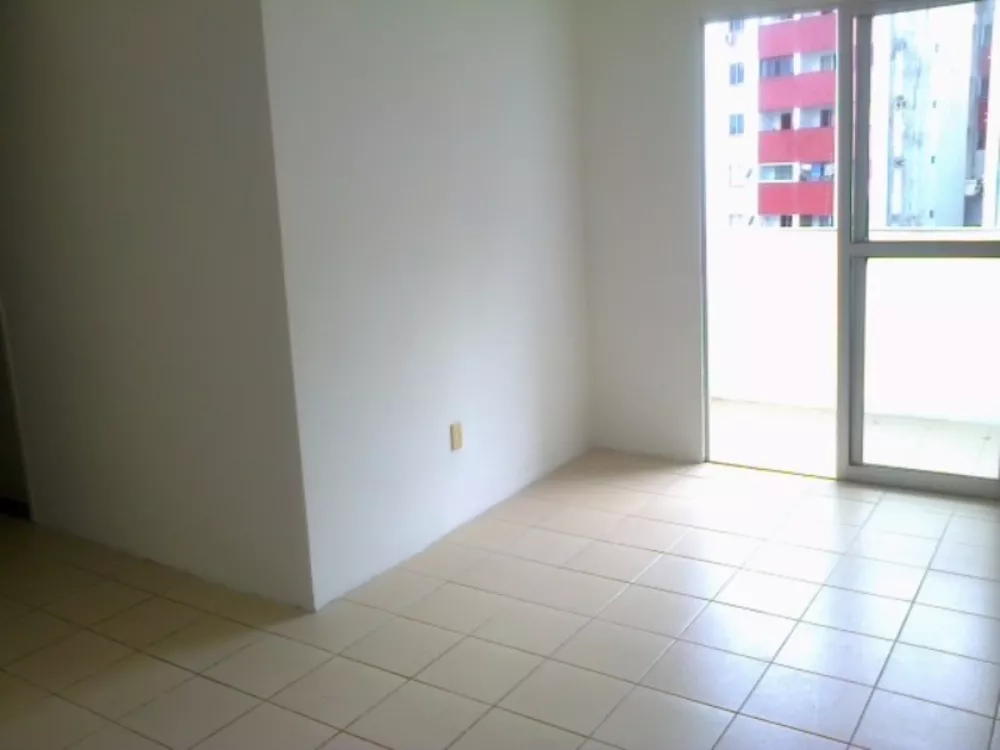 Apartamento à venda com 3 quartos, 80m² - Foto 2