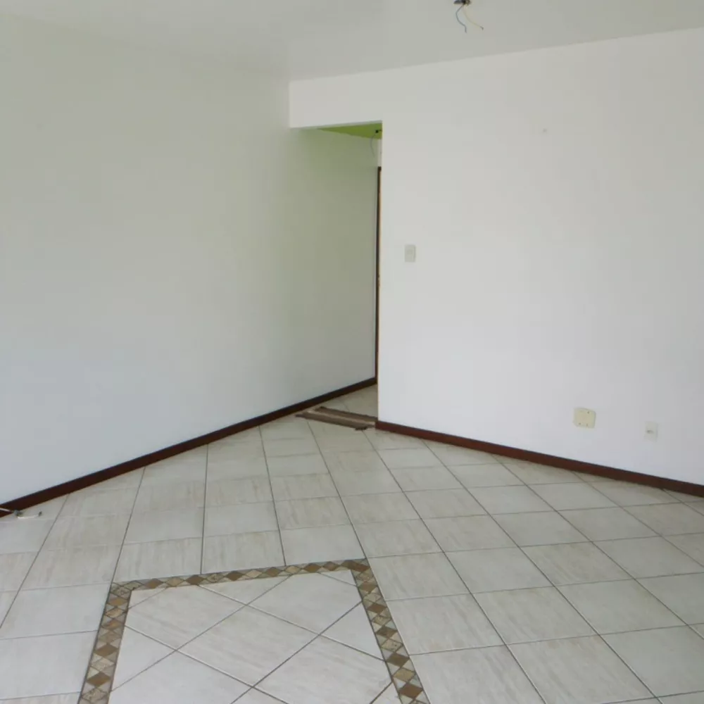 Apartamento à venda com 3 quartos, 80m² - Foto 2