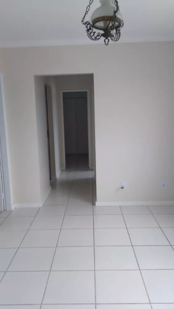 Apartamento à venda com 2 quartos, 70m² - Foto 4