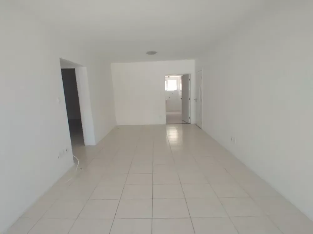 Apartamento à venda com 2 quartos, 67m² - Foto 2