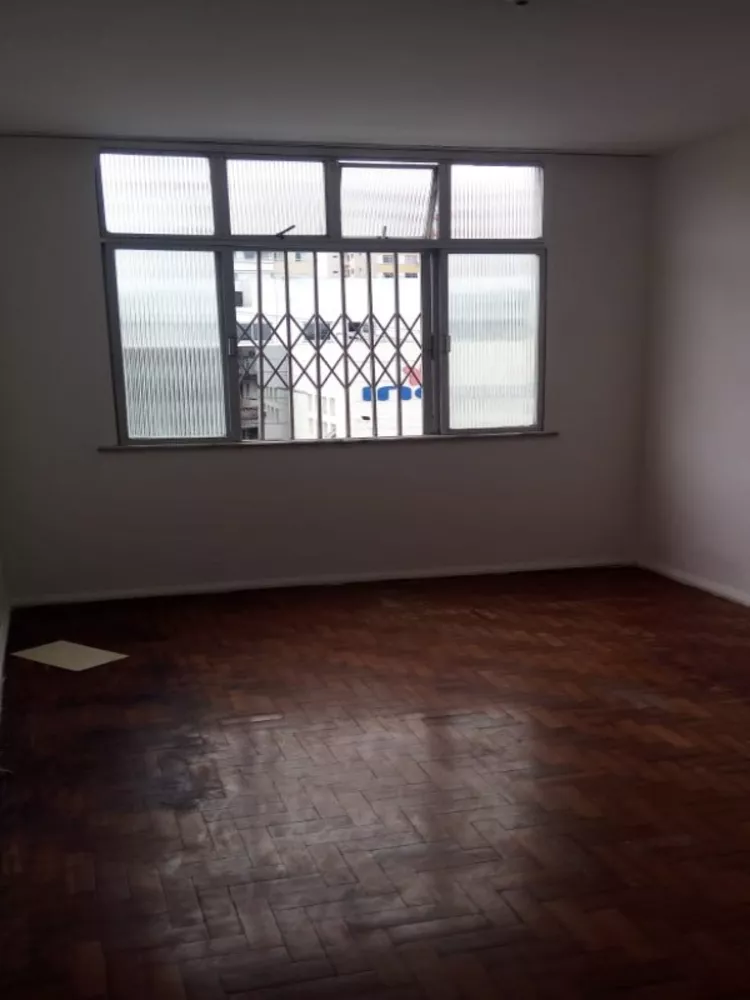 Apartamento à venda com 2 quartos, 70m² - Foto 2