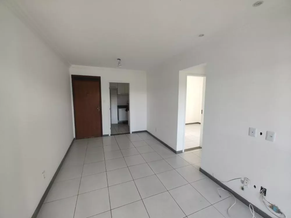 Apartamento à venda com 2 quartos, 65m² - Foto 4