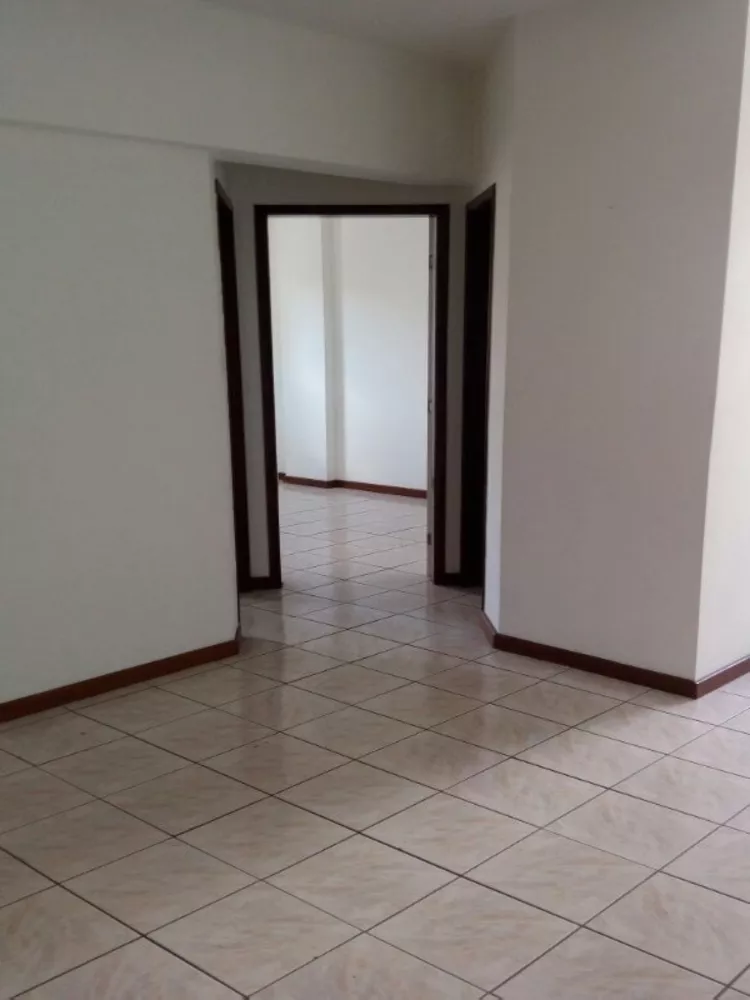 Apartamento à venda com 2 quartos, 65m² - Foto 2