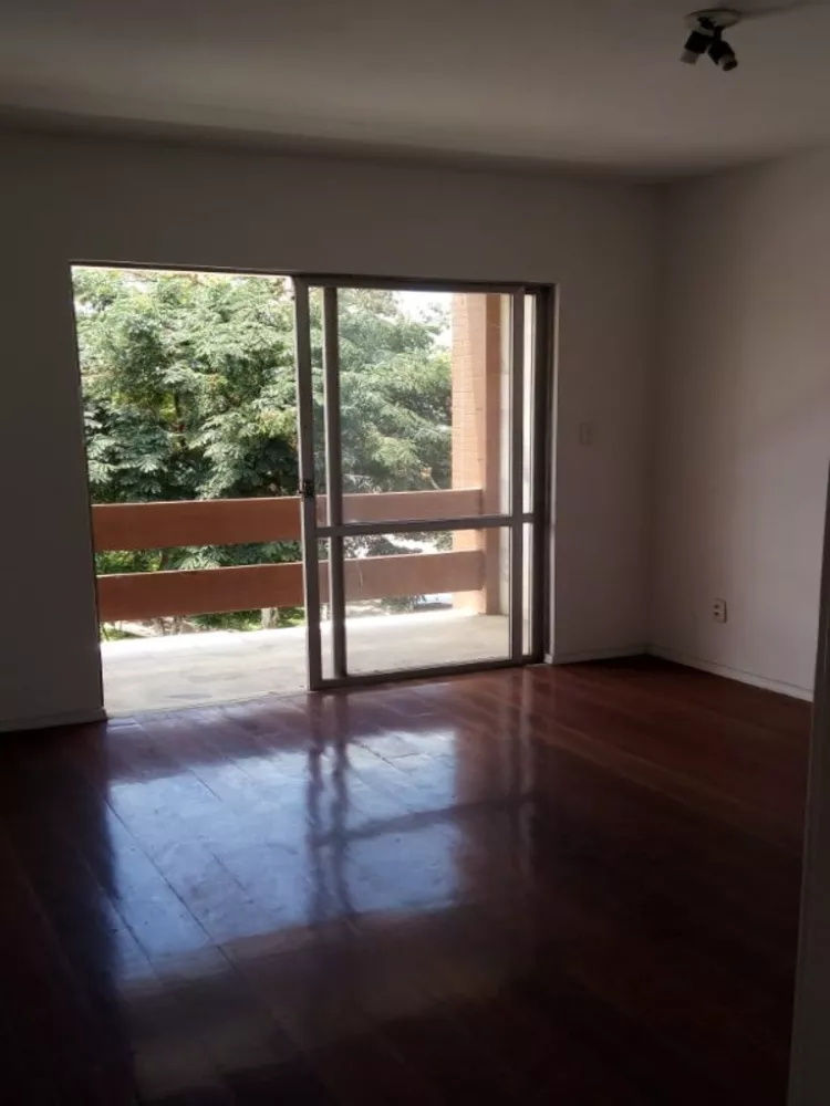 Apartamento à venda com 3 quartos, 90m² - Foto 1