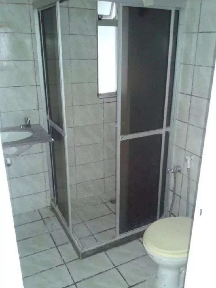 Apartamento à venda com 2 quartos, 70m² - Foto 2