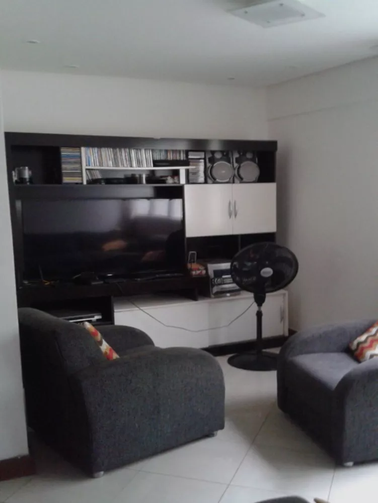 Apartamento à venda com 2 quartos, 70m² - Foto 3