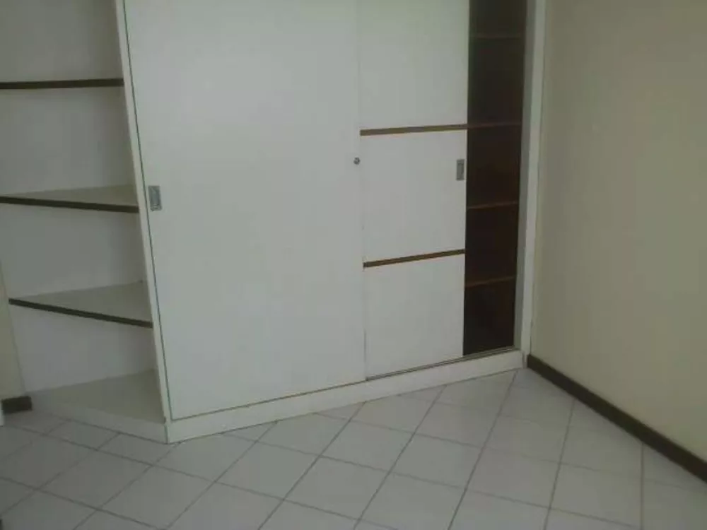 Apartamento à venda com 2 quartos, 70m² - Foto 2