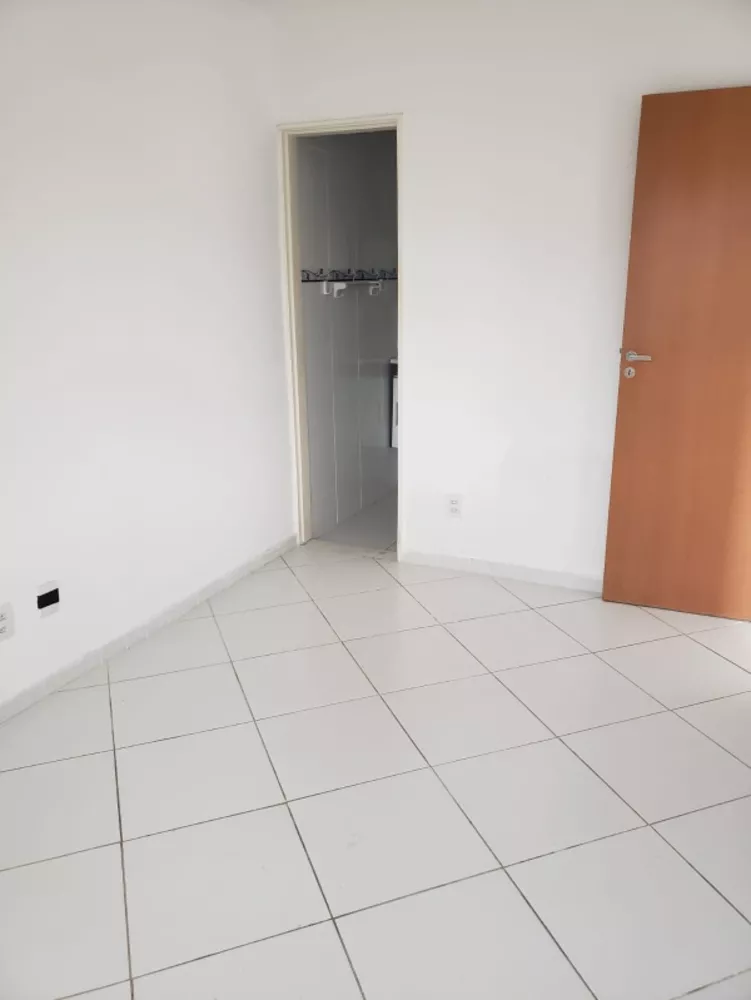 Apartamento à venda com 2 quartos, 65m² - Foto 3