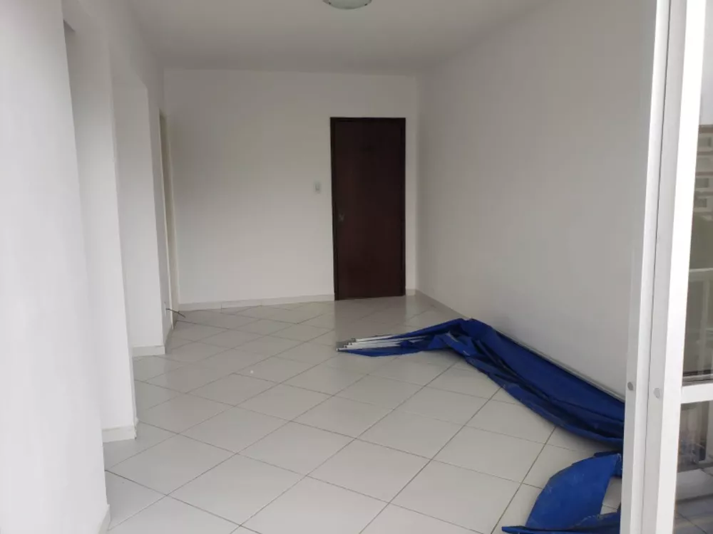 Apartamento à venda com 2 quartos, 65m² - Foto 2