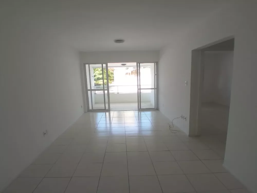 Apartamento à venda com 2 quartos, 67m² - Foto 3