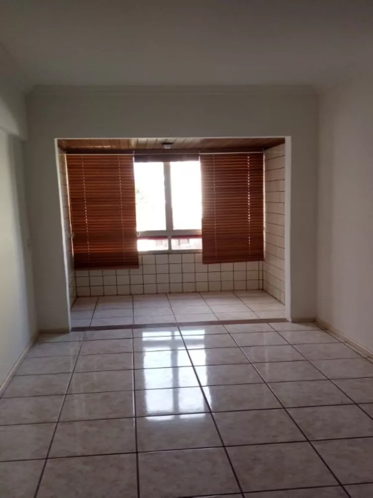 Apartamento à venda com 3 quartos, 75m² - Foto 2