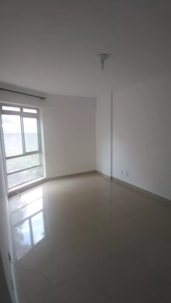 Apartamento à venda com 2 quartos, 65m² - Foto 2