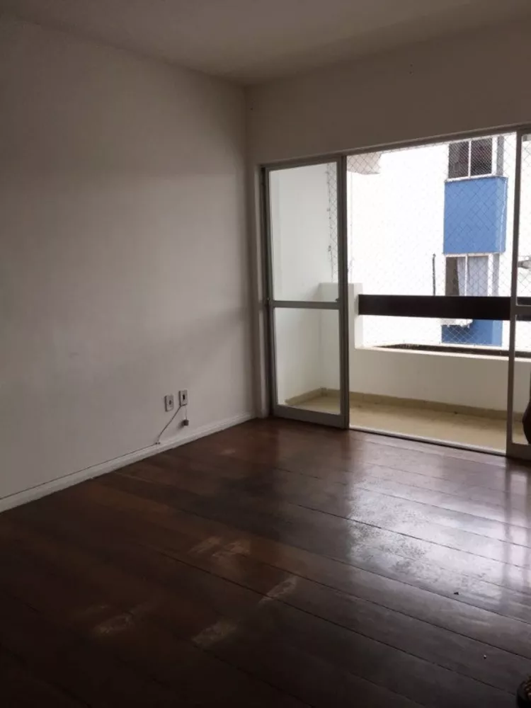 Apartamento à venda com 3 quartos, 80m² - Foto 1