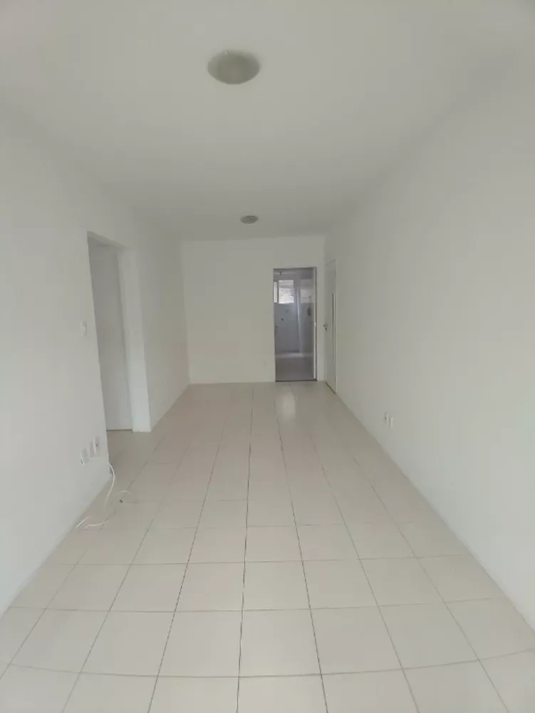 Apartamento à venda com 2 quartos, 67m² - Foto 6