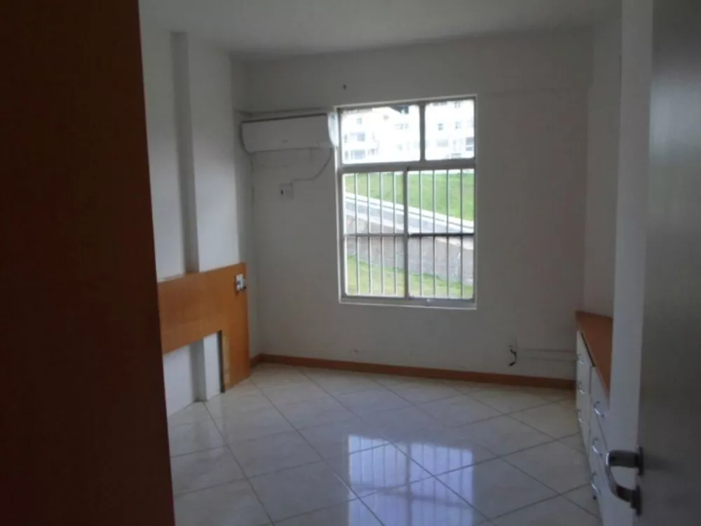 Apartamento à venda com 2 quartos, 70m² - Foto 1