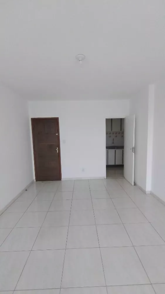 Apartamento à venda com 3 quartos, 100m² - Foto 2