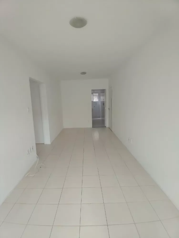 Apartamento à venda com 2 quartos, 67m² - Foto 4