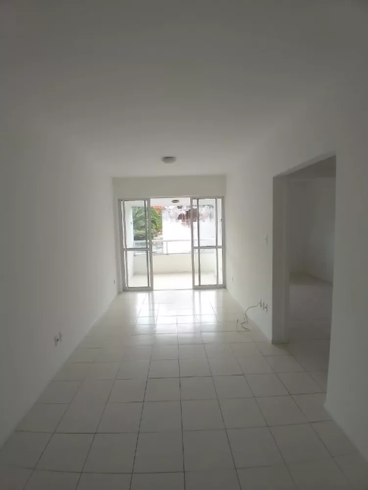 Apartamento à venda com 2 quartos, 67m² - Foto 1