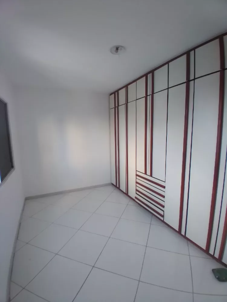 Apartamento à venda com 2 quartos, 70m² - Foto 3