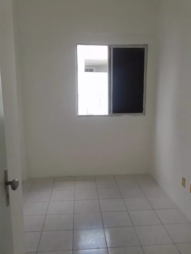 Apartamento à venda com 3 quartos, 80m² - Foto 2