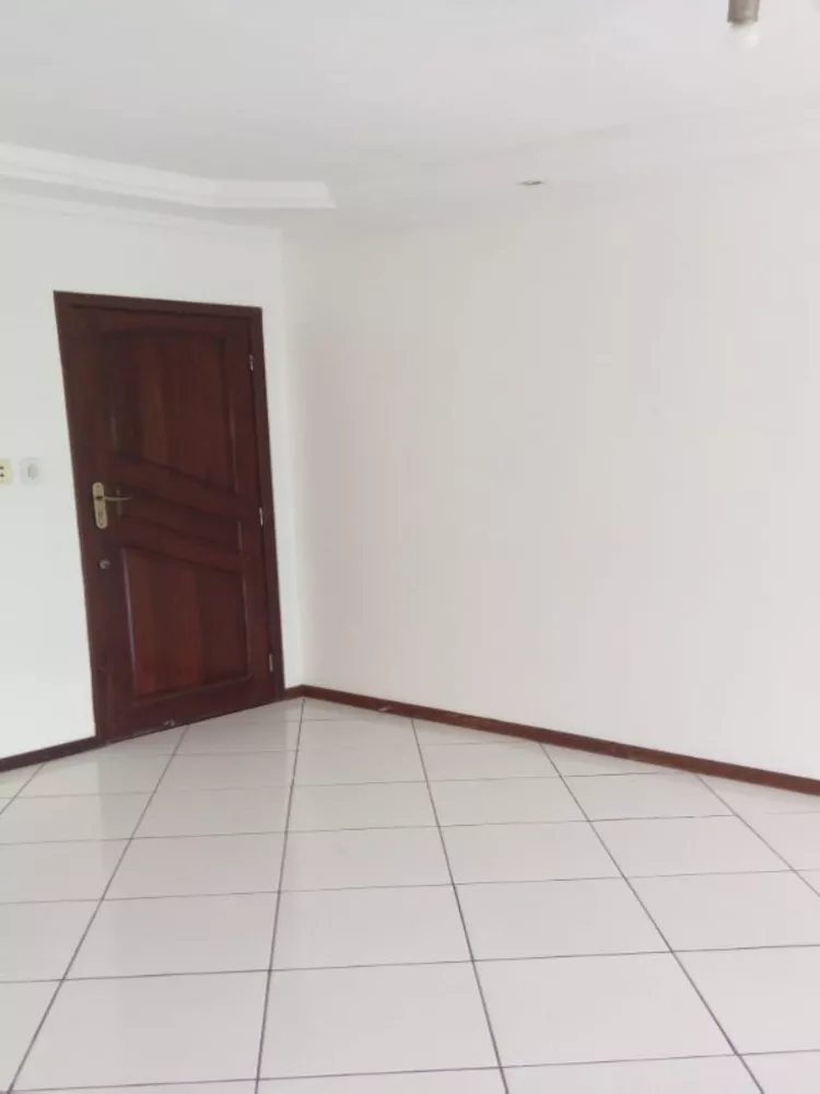 Apartamento à venda com 2 quartos, 67m² - Foto 2