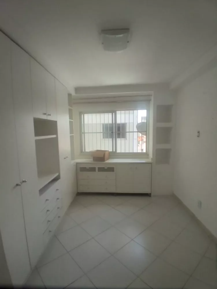 Apartamento à venda com 2 quartos, 70m² - Foto 2