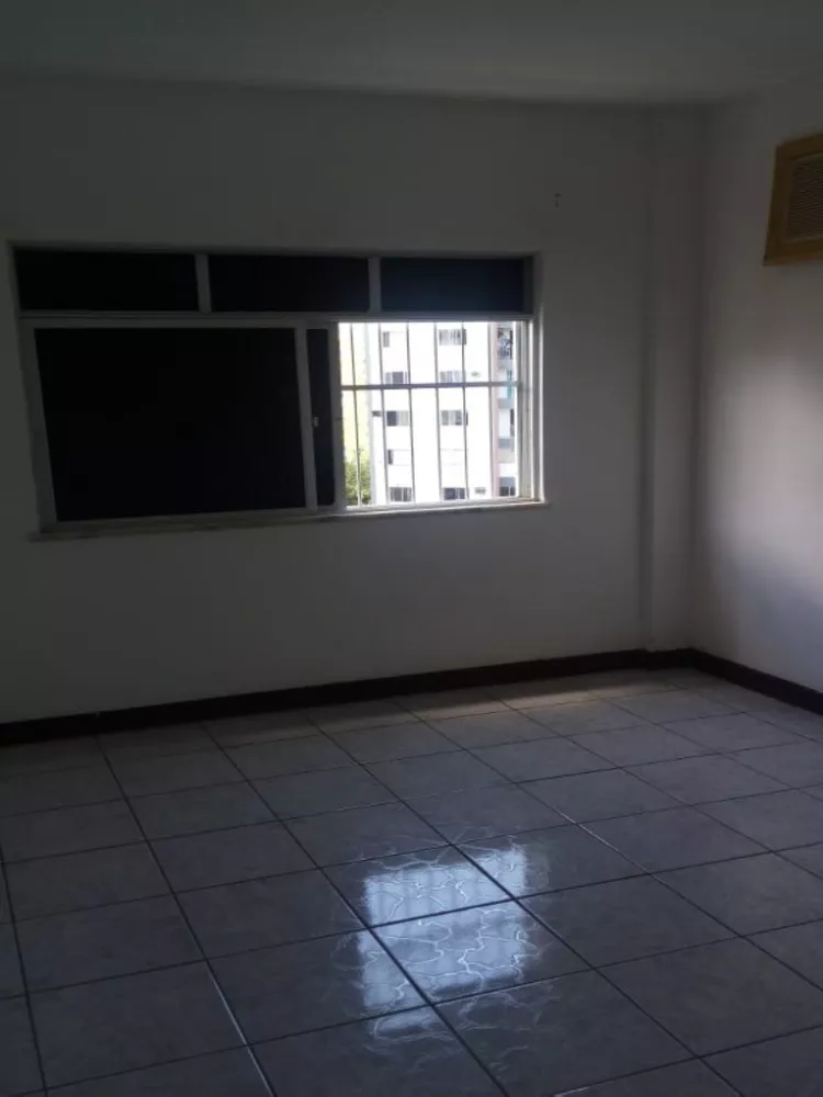 Apartamento à venda com 2 quartos, 75m² - Foto 3