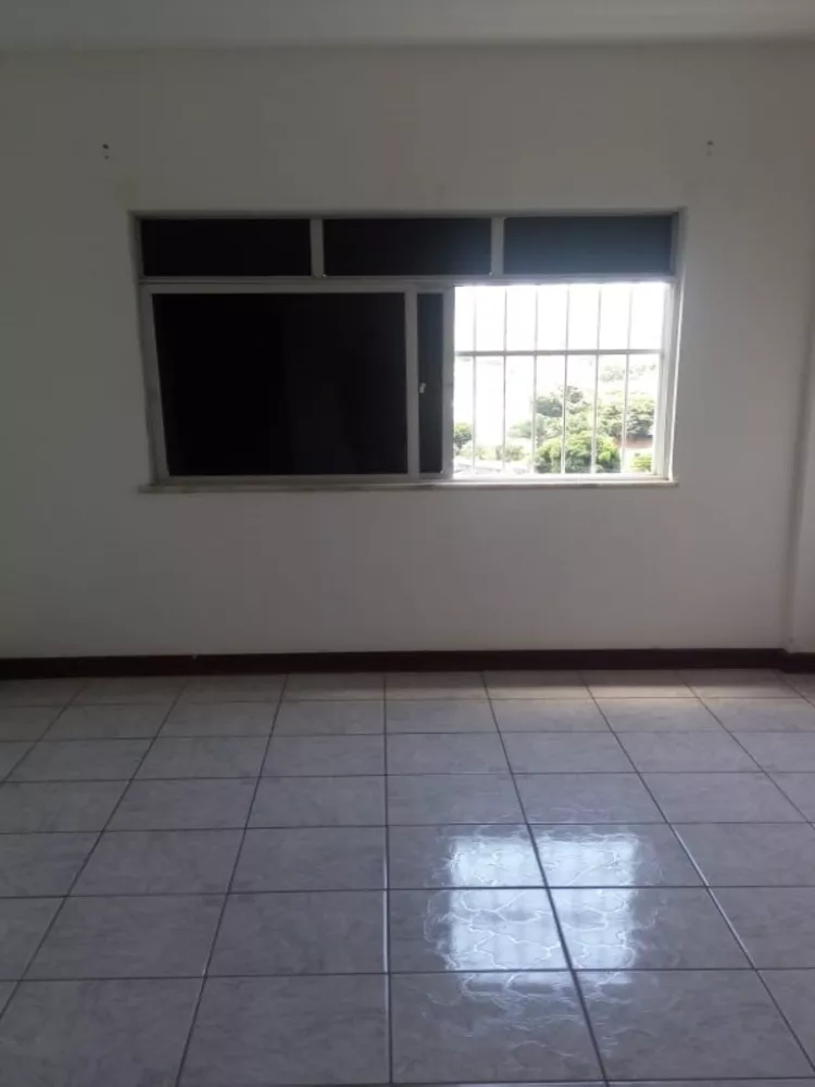 Apartamento à venda com 2 quartos, 75m² - Foto 4