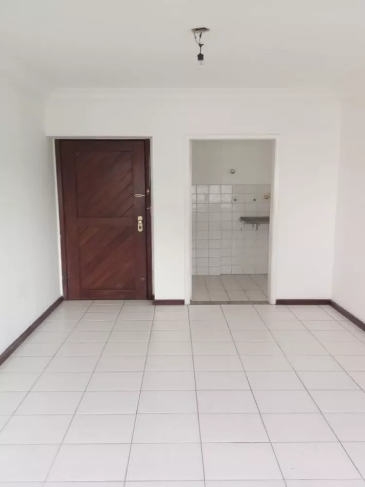 Apartamento à venda com 2 quartos, 70m² - Foto 4