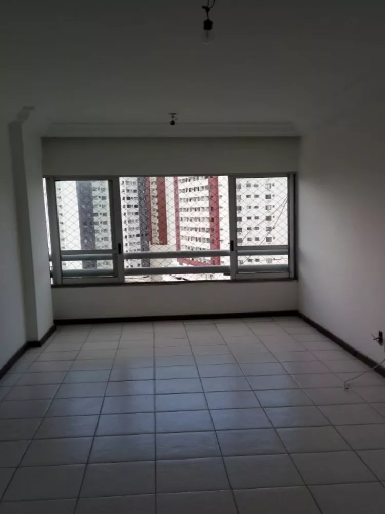 Apartamento à venda com 2 quartos, 70m² - Foto 3