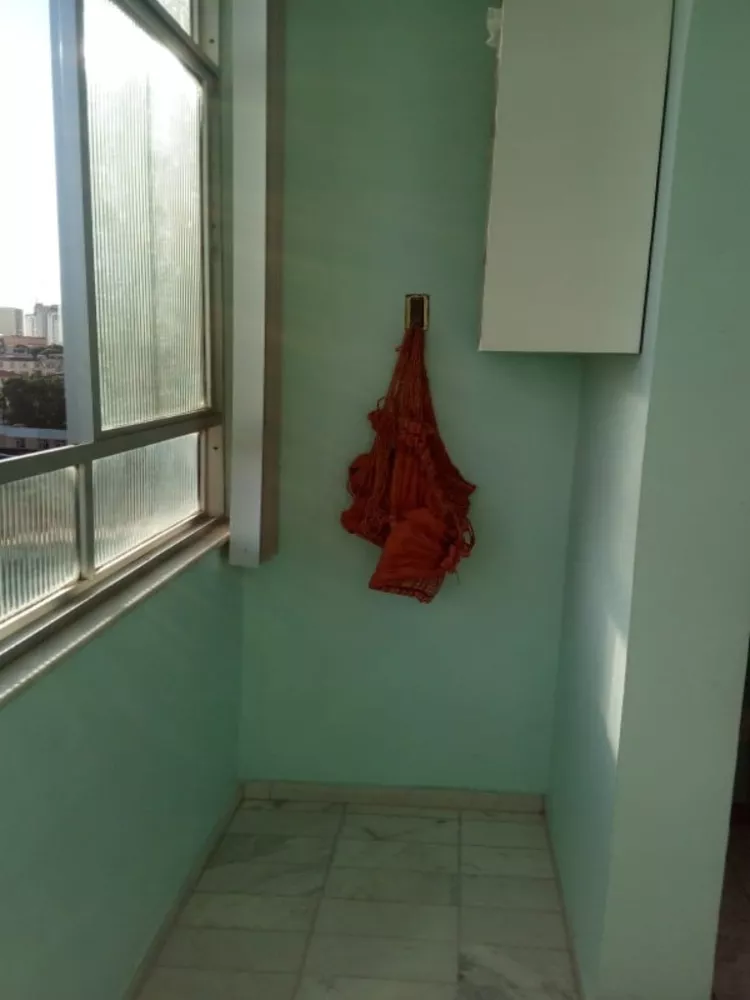 Apartamento à venda com 2 quartos, 70m² - Foto 3