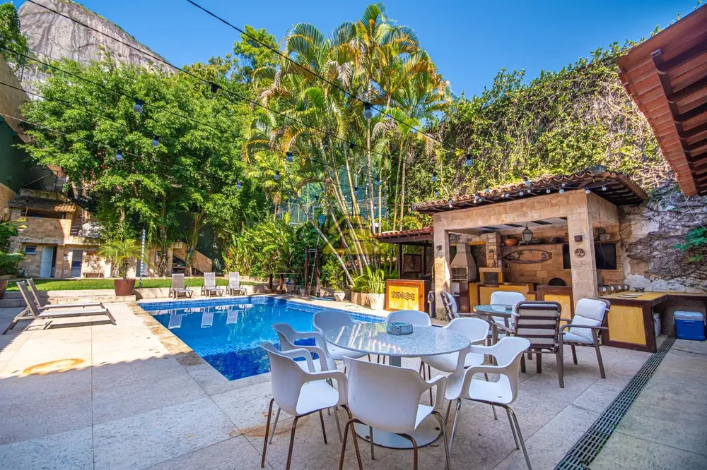 Casa, 5 quartos, 266 m² - Foto 1