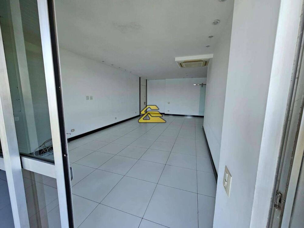 Apartamento à venda com 3 quartos, 160m² - Foto 4