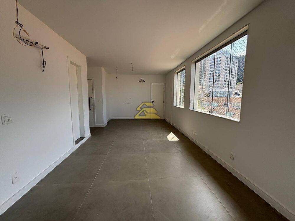 Apartamento à venda com 4 quartos, 161m² - Foto 1