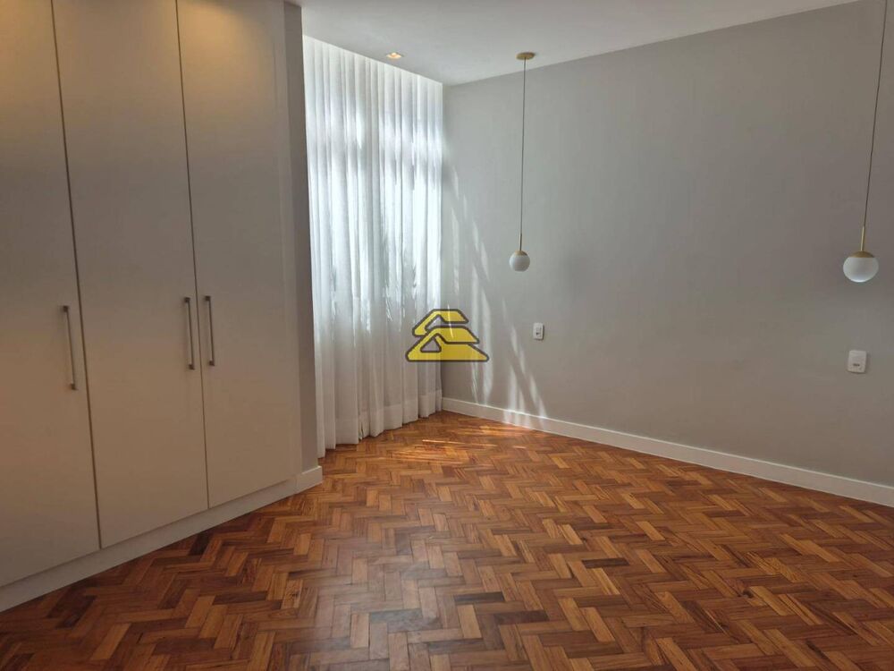 Apartamento à venda com 3 quartos, 158m² - Foto 4